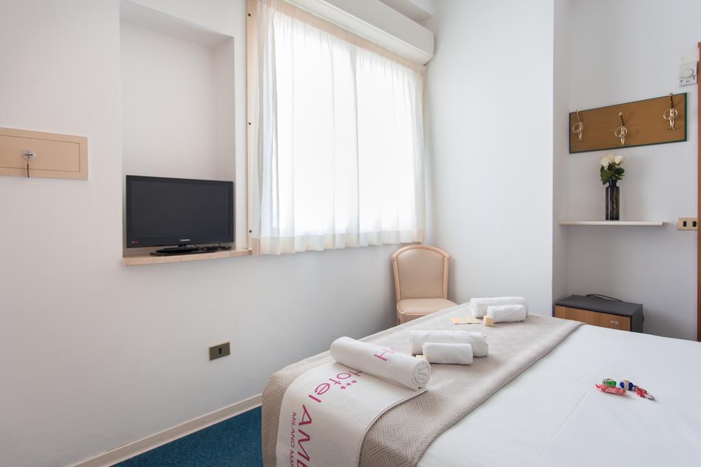 Hotel Ambra - Fronte Mare - Vicinissimi Al Centro Milano Marittima Camera foto