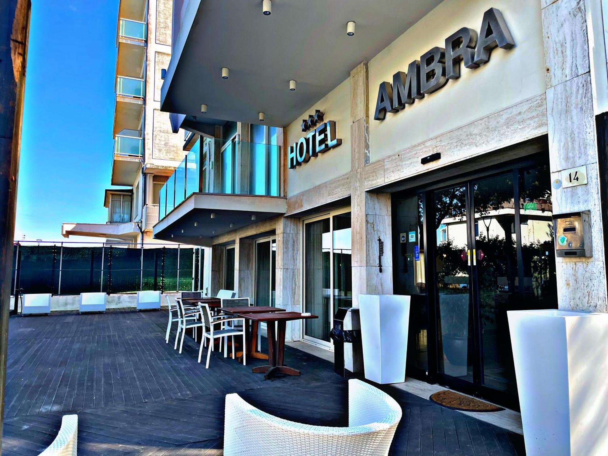 Hotel Ambra - Fronte Mare - Vicinissimi Al Centro Milano Marittima Esterno foto